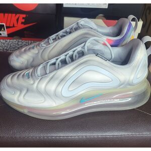 Nike Air Max 720 White Blue Pink AR9293-011 Women's Size 9.5 Running Shoes